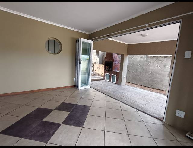 4 BEDROOM FREEHOLD TO LET IN SEA VIEW
